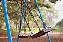 Bi kịch người mẹ chơi với xác con trai suốt đêm 