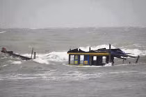 Tàu cá bị chìm ở Thanh Hóa: 4 người vẫn mất tích