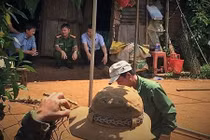 Đắk Lắk: Vợ vác cuốc bổ chồng tử vong