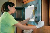 6 bước làm sạch lò vi sóng đúng cách, an toàn