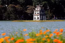 Thời tiết hôm nay: Bắc Bộ mát mẻ, Nam Bộ mưa dông