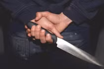 Hòa Bình: Bí thư thị trấn bị đâm gục tại trụ sở UBND