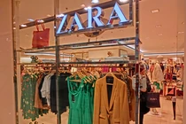 Zara mở cửa hàng ở VN, chị em mua được hàng hiệu bình dân gì?