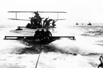 Tàu sân bay đầu tiên trên thế giới có gì đặc biệt?