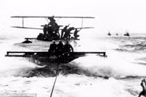 Tàu sân bay đầu tiên trên thế giới có gì đặc biệt?