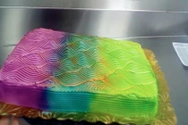 Tận mắt quy trình làm bánh ma thuật đổi 7 màu liên tục