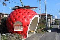 Ngỡ ngàng ngắm loạt biển quảng cáo độc ở bến xe bus 