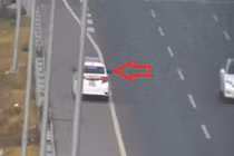 Hoảng hồn xe chạy ngược chiều bạt mạng ở Việt Nam