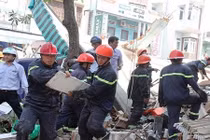 Bình Định: Nhà đổ sập, một người văng ra đường tử vong