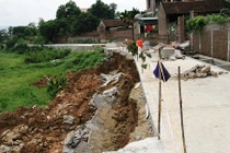 Cận cảnh đường tiền tỷ chưa xây xong đã đổ sụp ở Hà Nội