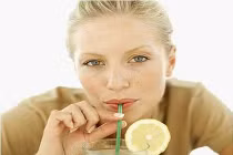 Mẹo thoát khỏi nguy cơ bệnh tật từ ống hút nhựa 