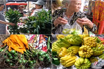 Người Hà Nội nhộn nhịp sắm đồ lễ cúng rằm tháng 7