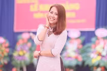 "Truy lùng" cô giáo 9X xinh ngây ngất trong ngày khai giảng