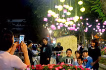 Đã mắt ngắm hàng nghìn đèn lồng cực độc ở phố đi bộ