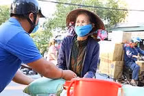 Đang trong trại giam vẫn được hưởng tiền hỗ trợ COVID-19