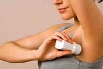 Cách hữu hiệu ngăn mồ hôi và mùi vùng nách