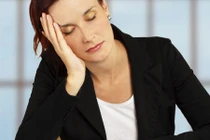 Thói quen ai cũng mắc gây mệt mỏi kinh niên