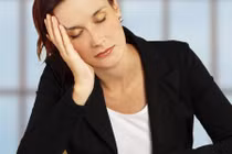 Thói quen ai cũng mắc gây mệt mỏi kinh niên