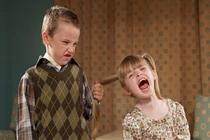 Cha mẹ làm thế nào khi các con tị nạnh nhau?