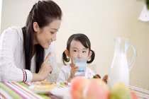 Trẻ nên uống bao nhiêu sữa là đủ