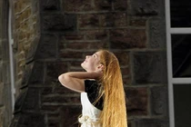 Bé 12 tuổi sở hữu “suối tóc” đẹp như thiên thần 