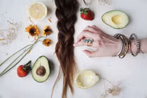 Làm đẹp da đẹp tóc với thực phẩm dễ tìm trong bếp