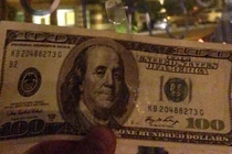 Đại gia bất động sản bí ẩn rải tiền đầy đường