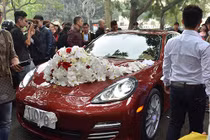 Xe hoa 10 tỷ đồng của Tuấn Hưng đẳng cấp cỡ nào?