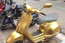Siêu phẩm Vespa 946 mạ vàng óng ả tại Hà Nội