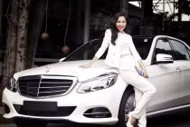 Hiền Thục quyến rũ bên xế hộp tiền tỷ mới