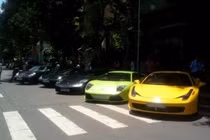 Nữ đại gia 8x “khoe” cả dàn siêu xe trên phố Sài Gòn