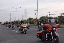 60 moto Harley Davidson hầm hố diễu phố Sài Gòn