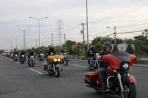 60 moto Harley Davidson hầm hố diễu phố Sài Gòn