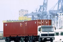 Cận cảnh cuộc sống "thuốc lắc, gái nhảy" của lái xe container