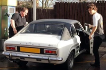 Khi các sao siêu giàu thích đi xe giá bèo