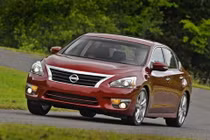 Nissan Sunny bị triệu hồi do lỗi túi khí