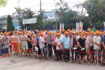 Hàng trăm người chen chúc xếp hàng mua vé giảm giá Jetstar