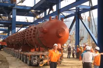 Siêu xe 158 bánh xuất hiện tại Việt Nam