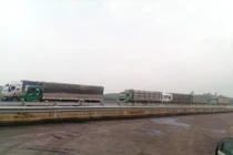 “Đầu gấu” bảo kê xe quá tải phá cao tốc Nội Bài-Lào Cai