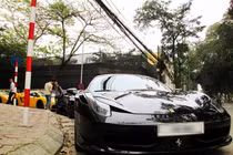 Đại gia Hà Nội bất ngờ “trưng” cả dàn siêu xe giữa phố