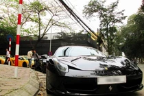 Đại gia Hà Nội bất ngờ “trưng” cả dàn siêu xe giữa phố