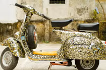 Vespa ốp xà cừ ngọc trai siêu độc của dân chơi Việt