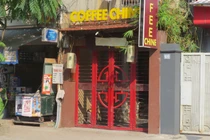 Quán cafe Hà Nội sập tiệm vì phong cách Trung Quốc?