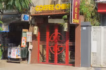 Quán cafe Hà Nội sập tiệm vì phong cách Trung Quốc?