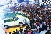 Người dân đua nhau sắm ô tô chơi Tết