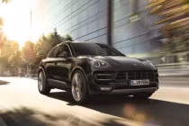 Cận cảnh Porsche Macan Turbo 4,4 tỷ đồng vừa về VN