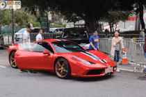 Trương Trí Lâm sắm Ferarri 13 tỷ làm “đồ chơi” xả stress