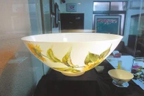 Đại gia đổi siêu xe 10 tỉ đồng lấy bát gốm