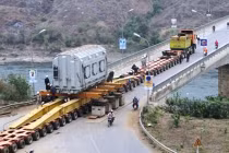 Tài xế Việt kể chuyện lái siêu xe 158 bánh