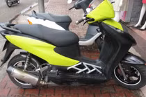 Honda Dylan độ xanh nõn chuối xấu “lạ“